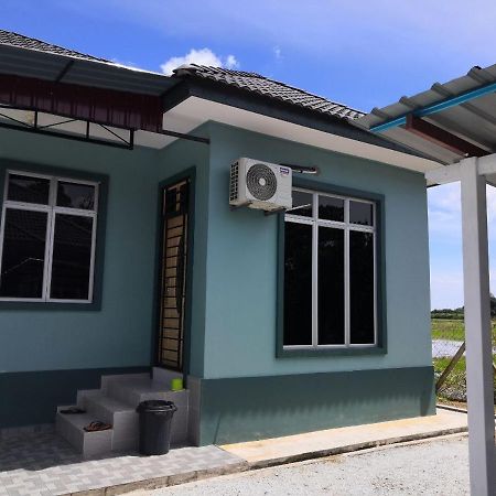Ummi'S Homestay Besut Kampung Kuala Besut Exterior photo